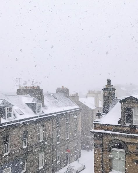 #winter #snow #christmas Snow Edinburgh, Edinburgh Snow, Winter Fairy, Winter Inspo, I Love Winter, 22 December, Snow Angels, Winter Magic, Winter Scenery