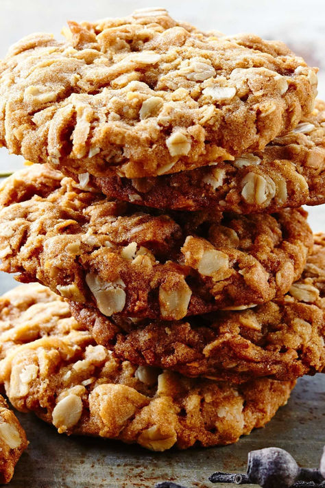 You just can't beat the classic Anzac biscuit – whip up a batch (or three) of these and watch them disappear! Anzac Biscuits Recipe, Anzac Biscuits Healthy, Gf Anzac Biscuits, Healthy Anzac Cookies, Anzac Biscuits Chewy, Anzac Biscuits, Biscuit Cookies, Biscuits, Rolls