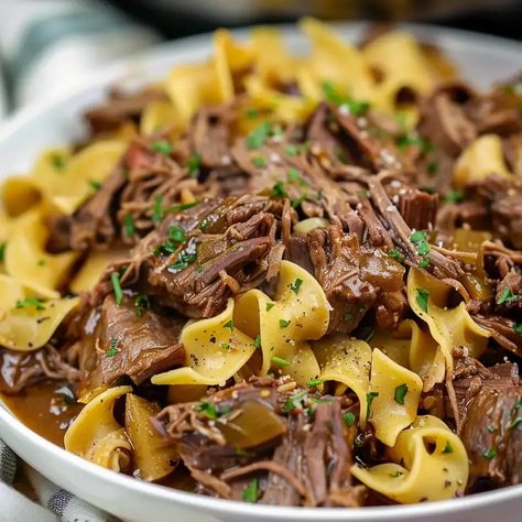 Crockpot Mississippi Beef and Noodles Slow Cooker Beef And Noodles, Slow Cook Beef, Mississippi Beef, Slow Cooker Hamburger Soup, Beef And Noodles Crockpot, Sailor Bailey, Comfort Meals, Beef Stroganoff Crockpot, Au Jus Gravy