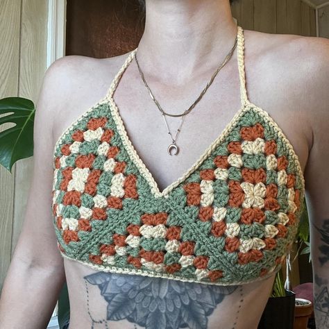 Cream, orange, and green granny square 70s-inspired... | Depop Top Granny Square Crochet, Crochet Fashion Boho, 70s Style Crochet, 70s Aesthetic Fashion, Green Granny Square, Granny Square Crochet Top, Groovy Crochet, Crochet Granny Square Top, Summer Crochet Top