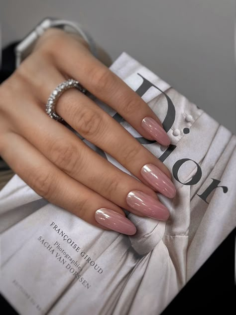 Hailey Bieber nail inspiration🤍 Casual Nails, Her Nails, Pearl Nails, Soft Nails, Neutral Nails, Fire Nails, Classy Nails, Chic Nails, Long Acrylic Nails