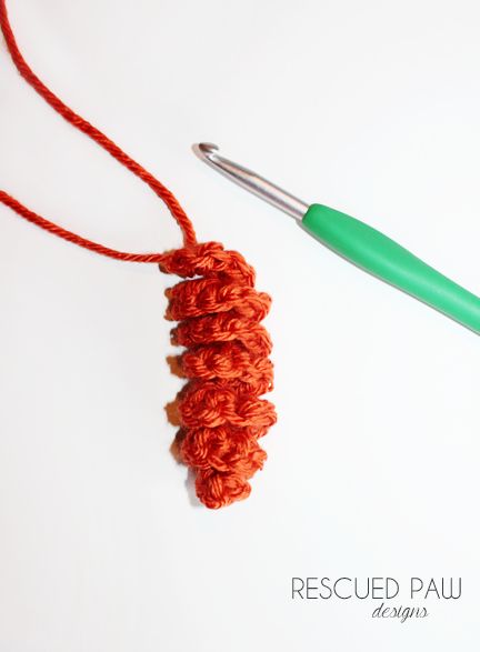 Corkscrew Crochet Hair Pretty Corkscrew Crochet, Fabric Necklaces, Messy Bun Hat Crochet, Crocheted Afghans, Spiral Crochet, Crochet Bookmark Pattern, Dishcloth Crochet Pattern, Paw Design, Crochet Quilt