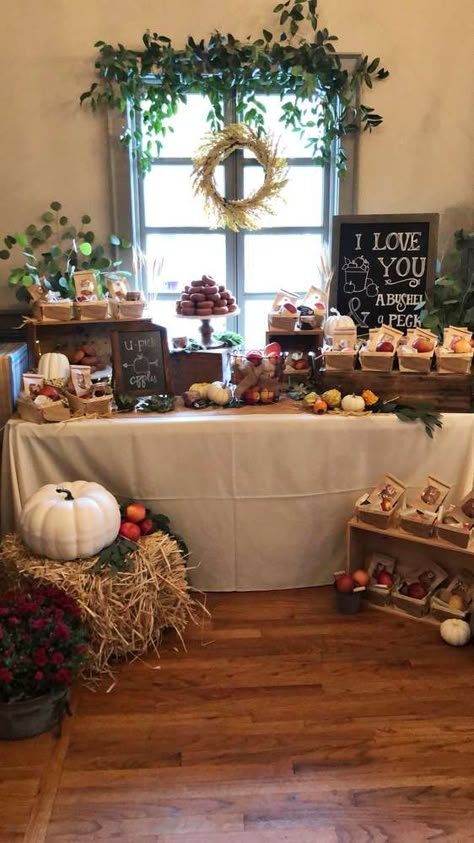 Postpartum Party, September Baby Showers, Fall Mantel Decorating Ideas, Fall Baby Shower Decor, Pumpkin Theme Baby Shower, November Baby Shower, Lil Pumpkin Baby Shower, Thanksgiving Baby Shower, Fall Baby Shower Themes