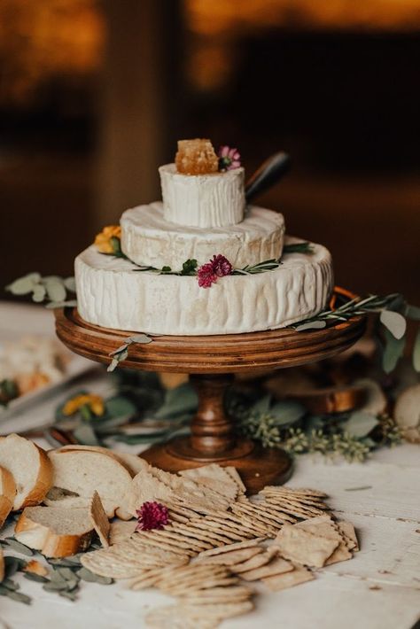 Brie Cake Wedding, Cheese Wedding Cake Ideas, Brie Cake Ideas, Brie Cake, Charcuterie Cake, Wedding Cake Buffet, Graze Boards, Mini Food Appetizers, Wedding Charcuterie