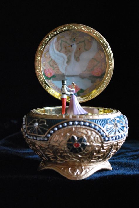 Anastasia Music Box, Disney Music Box, Antique Music Box, Anastasia Musical, Princess Anastasia, Anastasia Romanov, Music Box Vintage, Box Company, Musical Box