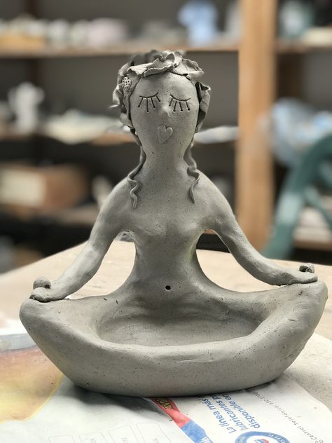 Yoga ceramica Ceramic Sculpture Figurative, Bff Birthday Gift, Sculpture Art Clay, Concrete Crafts, Gouache Art, Ceramic Figures, Art Clay, Diy Clay Crafts, Pottery Designs