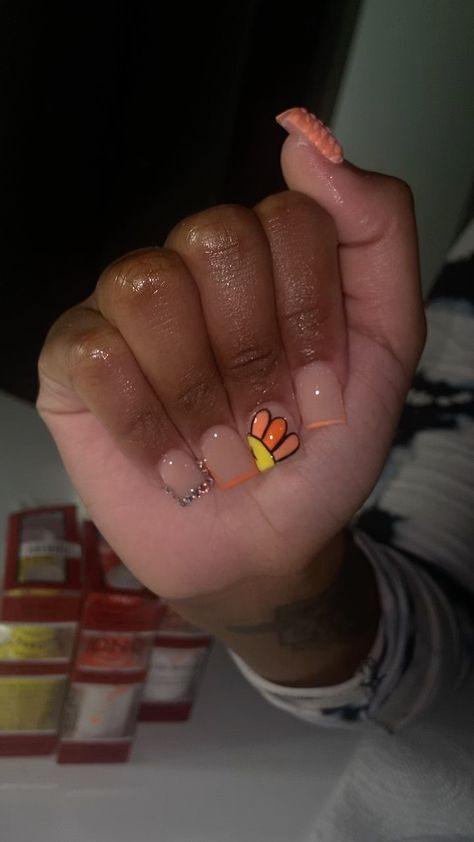 Short Duck Nails Fall, Back To School Duck Nails, Short Beach Nail Ideas, Fall Duck Nail Designs, Cute Short Nail Sets Fall, Beach Nail Ideas Acrylic, Simple Nails Acrylic Short, Brown Shorties Acrylic Nails, Shorties Nails Square Fall