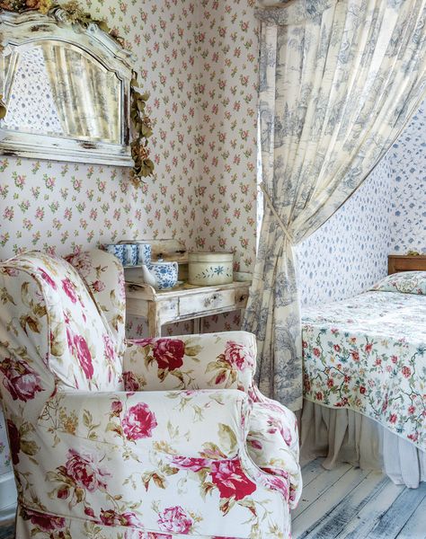 Coming Home to the Country Shabby Chic Francese, Camera Shabby Chic, Shabby Chic Decorating, Shabby Chic Chairs, Shabby Chic Room, Shabby Chic Bedroom, Shabby Chic Bedrooms, Rustic Shabby Chic, Shabby Cottage