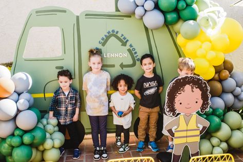 Thank you to our friend from LA, Victoria P for submitting this gorgeous little party with a beautiful message. Lennon celebrated his third birthday party with a worthy theme – he’s teaching the world how to recycle! Complete with his own truck and a visit from his favourite local waste removalists, this party was both [...] The post Recycling Themed 3rd Birthday – Lennon’s Changing The World appeared first on Confetti Fair. Importance Of Recycling, Truck Theme Birthday, Trash Truck, Truck Theme, How To Recycle, Third Birthday Party, Recycle Cans, Truck Birthday, Changing The World