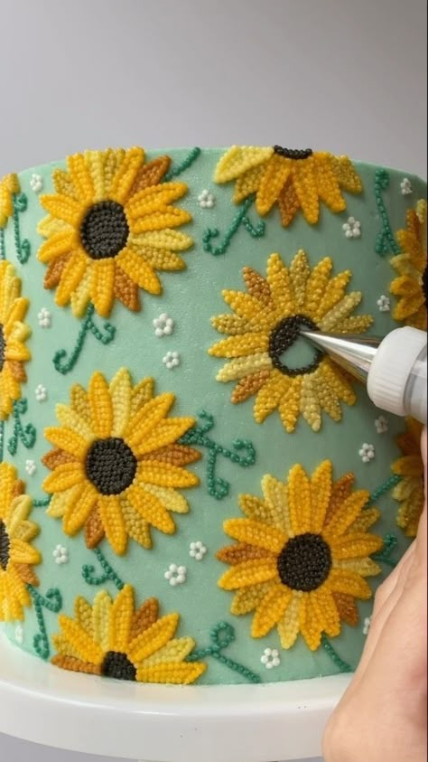 Siân-Amy Pettit on Instagram Patchwork Cake, Flower Buttercream, Fruit Cake Design, Autumn Patchwork, Autumn Cake, Sunflower Cake, Autumn Colour Palette, Buttercream Flower Cake, Beautiful Cake Designs