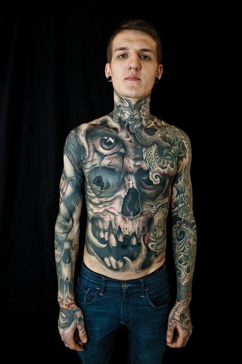 Full Torso Tattoo Men, Full Torso Tattoo, Torso Tattoo Men, Tattooed Boys, Guy In Suit, Mens Body Tattoos, Full Chest Tattoos, Tattoo Dark, Brian Dawkins