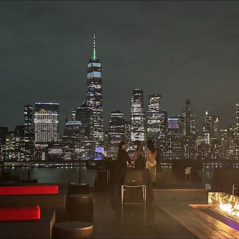 Needed plans this weekend? Catch this view while sipping on your fave drinks 🥂 📍1 Exchange Pl. Jersey City, NJ… | Instagram January 13, Trade Center, Rooftop Bar, Jersey City, World Trade, World Trade Center, City Skyline, This Weekend, North America