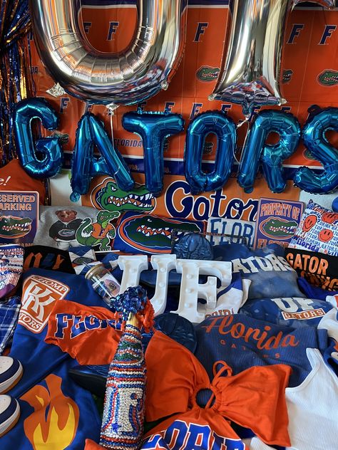 Uf Themed Party, Uf Aesthetic, Uf Dorm, Future University, Uf Gator, College Bed, Tailgate Outfits, Bed Party, College Tennis