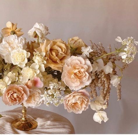 White Wedding Flowers Table, Luxury Florists, Beige Color Palette, Elegant Wedding Inspiration, Wedding Photography Business, Wedding Table Flowers, Brown Flowers, Wedding Flower Inspiration, White Wedding Flowers