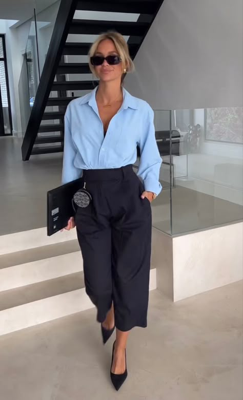 Outfits | casual chic | light blue shirt | classic look Smart Spring Outfits, Casual Working Outfit Women, Work 2024 Outfits, 2024 Fashion Outfits, Womens Summer Work Outfits, Business Look Woman, Business Fashion Women's, Congress Outfit Woman, Stylish Work Outfits Classy Chic