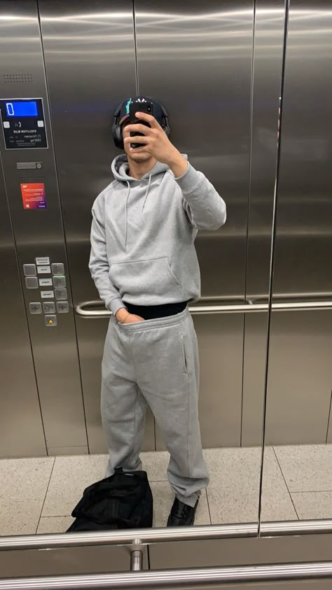 Airport Fit Men, Sweatsuit Outfit Men, Tracksuit Outfit Mens, Men Tracksuit Outfit, Nike Outfits Men, Sweatsuit Outfit, Swag Fits, Tracksuit Outfit, Airport Fits