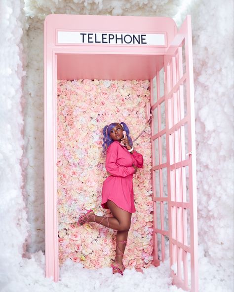 Telephone Booth Photography, Pink Telephone Booth, Pink Telephone, Photo Studio Design, Photo Booth Design, Red Phone Booth, Selfie Wall, Photo Room, Telephone Booth