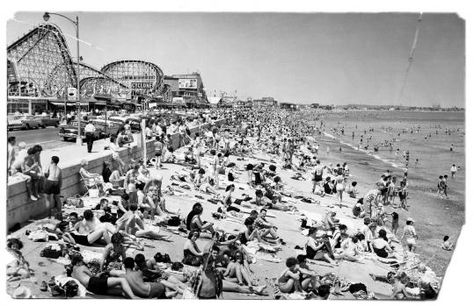 A mob of beachgoers in 1962 enjoy the beach and amusement park. Old Boston, Revere Beach, Boston History, Photo Look, Amusement Park, Roller Coaster, New Hampshire, Massachusetts, Vintage Photos