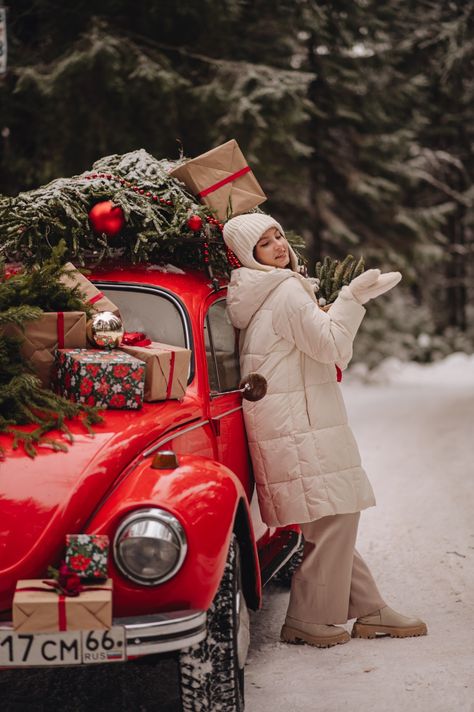 Vw Bus Photo, Christmas Family Photoshoot, Red Jeep, Holiday Mini Session, Xmas Theme, Family Christmas Pictures, Christmas Horses, Winter Photoshoot, Christmas Themes Decorations