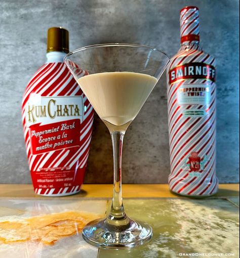 Peppermint Bark Martini Recipe — Grand One Lounge: The Home Bar Resource Drinks With Peppermint Vodka, Christmas Mules, Holiday Dip Recipes, Peppermint Martini Recipe, Smirnoff Peppermint Twist, Candy Cane Martini, Chocolate Martini Recipe, Twist Recipes, Peppermint Vodka