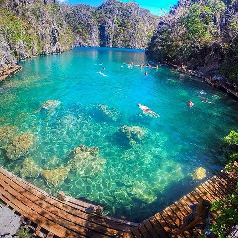 Kayangan Lake Philippines. Dubbed as one of the cleanest lakes in Asia | Photo by @jaypeeswing by earthpix Kayangan Lake, Coron Palawan, Earth Pictures, Philippines Travel, Boracay, Coron, Destination Voyage, Phuket Thailand, Palawan