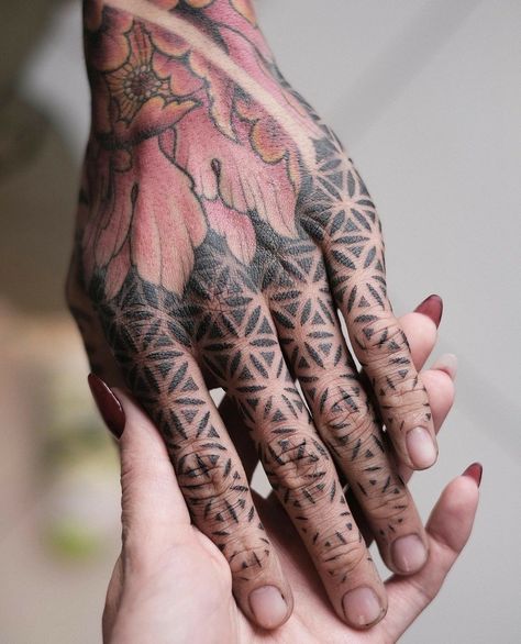 Hand Tattoos Dots And Lines, Polka Dot Tattoo Design, Finger Dotwork Tattoo, Geometric Hand Tattoo Design, Men’s Full Finger Tattoos, Cyberpunk Hand Tattoo, Geometric Finger Tattoo, Mandala Finger Tattoo, Geometric Wrist Tattoo