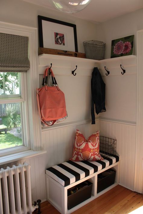 15 Creative Mudroom Storage Ideas. Fabulous Flooring Ideas for Entryways and Mudrooms Functional Entryway Ideas That Make a Beautiful First Impression #davisandcoILRE #Abashedlystylish #growyourwealth_realestate #wealthmindsetinestrealestate davisandcorealestate.com Farmhouse Mudroom, Mudroom Entryway, Farmhouse Dining Room Table, Mud Room Storage, Diy Entryway, Entryway Mudroom, Bench Ideas, Foyer Decorating, Bench Decor