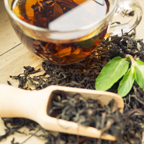 What's the Difference Between Olive Leaf Tea and Black Tea? Olive Leaf Tea, Modern Country Living, Caffeine Content, Herbal Infusion, Olive Leaf, Caffeine Free, Flavor Profiles, Immune Boosting, Tea Leaves