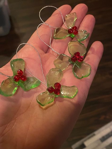 She’ll Christmas Tree, Sea Glass Christmas Decorations, Sea Glass Tree Ornaments, Diy Sea Glass Ornaments, Sea Glass Ornaments Christmas, Beach Glass Christmas Ornaments, Christmas Sea Glass Art Diy, Diy Seaglass Art, Sea Glass Christmas Crafts