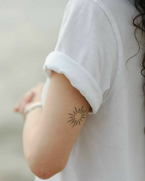 Minimalist Sun Tattoo, Simple Sun Tattoo, Tricep Tattoos, Sun Tattoo Designs, Sun Tattoos, Minimalist Tattoos, Jewelry Tattoo, Discreet Tattoos, Sun Tattoo