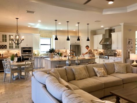 Open Floor Plan Living Room And Kitchen And Dining Room, Open Kitchen And Living Room With Island, Family Home Living Room, Great Room Design, Large Living Room Layout, Open Living Room Design, Open Concept Kitchen Living Room, Family Living Room, Open Kitchen And Living Room