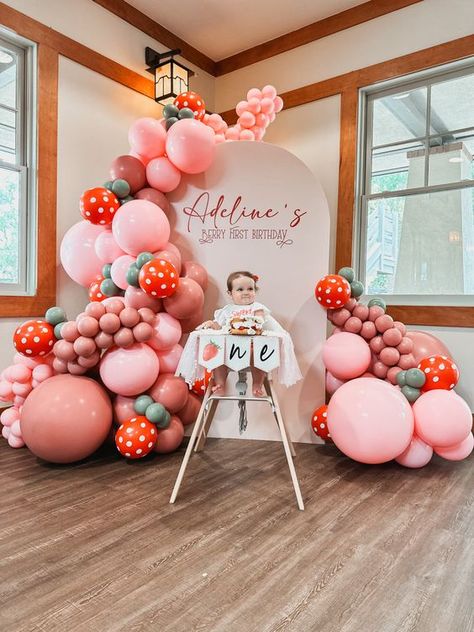 Strawberry themed first birthday party Baby First Birthday Party Ideas Girl, 1st Bday Decoration Ideas Girl, Baby Girls Birthday Theme Ideas, Strawberry One Birthday, Babygirl 1st Birthday Theme, Baby Girl Birthday Theme First, Baby Girl Theme Birthday Party, Girl Baby Birthday Theme, Baby Birthday Decorations Theme