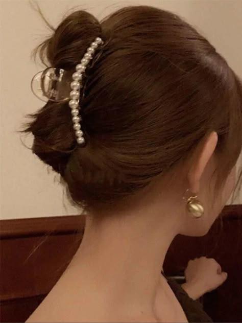 Jenny Humphrey, Nate Archibald, Clear Hair, Beaded Hair Clips, Chuck Bass, Clip Hairstyles, Hair Beads, Pearl Hair, Dream Hair