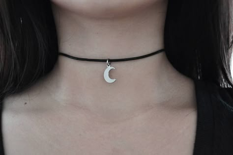 Grunge Style 90s, Black Ribbon Choker, Necklace Grunge, Black Lace Choker Necklace, Moon Choker Necklace, Moon Choker, Crescent Moon Necklace Gold, 90s Jewelry, Black Leather Choker