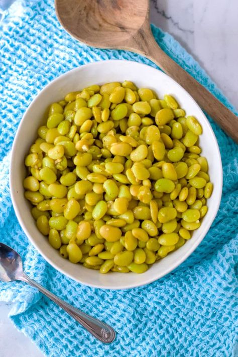 How to cook dried lima beans on the stove, microwave or in a slow cooker is here! Boiling frozen lima beans is a healthy side dish too. Dried Lima Beans, Frozen Lima Beans, Lima Beans Recipe, Indian Beans Recipe, Baby Lima Beans, Cooking Lima Beans, Lima Bean Recipes, Freeze Beans, Butter Beans Recipe