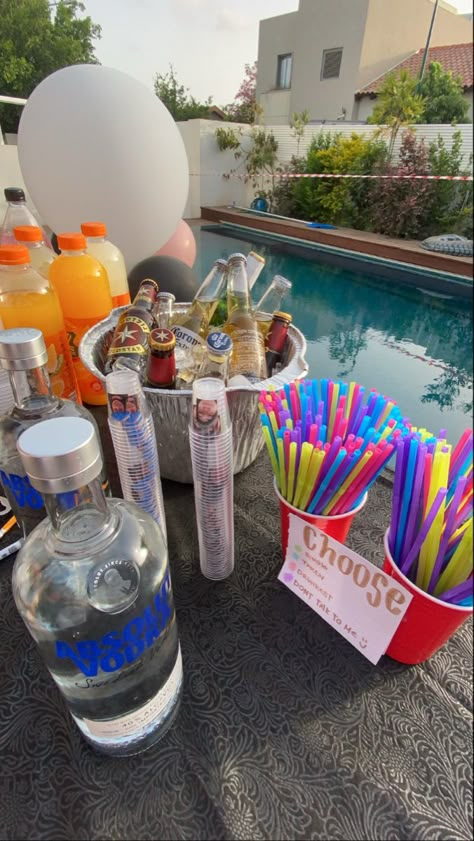 Drunk Party Aesthetic, 18th Birthday Party Ideas Beach, 20th Birthday Pool Party Ideas, 18th Birthday Party Ideas Drinking, 18th Birthday Pool Party Ideas, Teenage Drinking Party Aesthetic, Birthday Cookout, Emma Laird, Drunk Party