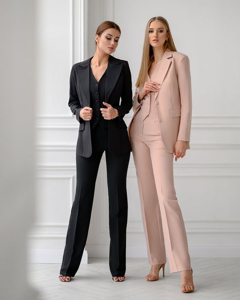 Couple Style Fashion Outfits, Formal Pantsuit, Pantsuit For Women, Formal Pant Suits, Looks Kate Middleton, Suit Measurements, Sleeveless Waistcoat, Beige Blazer, Suiting Fabric