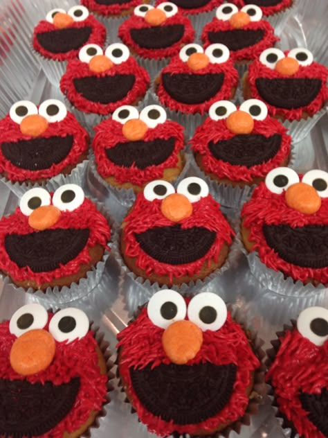 Unique Cupcake Designs, Elmo Birthday Cupcakes, Sesame Street Cupcakes Ideas, Disney Character Cupcakes, Sesame Street Cupcake Cake, Elmo Cupcake Cake, Easy Sesame Street Cupcakes, Sesame Street Cupcakes Diy, Cupcake Sesame Street