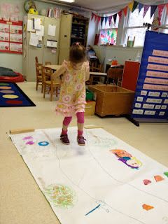 Great idea for fairy tales!  Using white butcher paper, the teacher wrote "Once up a time" at the beginning of the sheet, and "The end" at the end.  Kids drew and wrote a story in between:) Goldilocks And The 3 Bears, Basic Drawings, Fairy Dust Teaching, Fairy Tales Unit, Fairy Tale Theme, Traditional Tales, The Three Bears, Fairytale Nursery, Goldilocks And The Three Bears