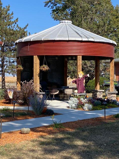 Grain Bin Pergola, Grain Bin Fire Pit Outdoor Fireplaces, Grain Bin Fire Pit, Corn Crib Gazebo Ideas, Grain Silo Gazebo, Silo Patio, Farm Gazebo, Silo Gazebo, Grain Bin Gazebo