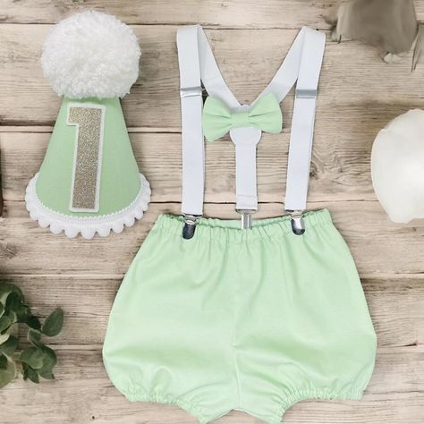 Dress your little one in style with our Mint Green Baby Suspender Shorts Set! Perfect for birthday parties and those adorable cake-smash moments. Made with love in the UK by Roo’s Cake-Smash Designs, this outfit combines comfort and charm. ✨ Adjustable suspenders for the perfect fit 🎀 Matching bow tie for a classic touch 🧼 Easy-care, machine washable Capture every precious moment in style! #BabyFashion #BirthdayOutfit #CakeSmash #UKMade #Etsy #eBay #RoosCakeSmashDesigns #MintGreen #Ador... Baby Suspenders, Suspender Shorts, Perfect Birthday Party, Baby Boy Clothing Sets, Cake Smash Outfit, Green Baby, Apple Green, Baby & Toddler Clothing, Boys Clothing