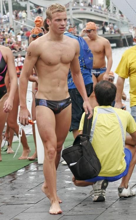 a modern  Botticelli - The Birth of Adonis Male Swimmers, Speedo Swimwear, Male Posing, Men Swimwear, Guys In Speedos, Nice Guys, Swimming Trunks, Body Inspiration, Young Men