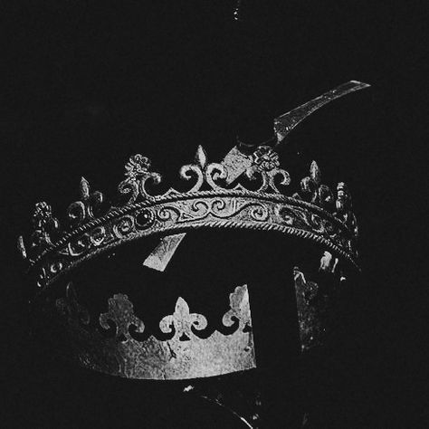 Fantasy Crown, Ghost King, Fantasy Queen, Crown Aesthetic, Church Media Design, Street Punk, Royalty Aesthetic, Wear Perfume, Hades And Persephone