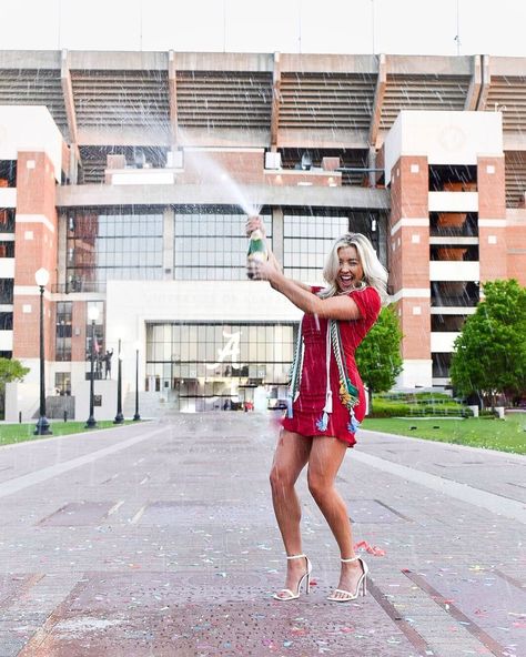 T É A V I R G I L on Instagram: “Only took me until the end of college to learn how to pop a champagne bottle🍾” Grad Photo Champagne, Graduation Pictures Champagne Pop, Grad Photos Champagne, Graduation Photos Champagne, Grad Photos With Champagne, Popping Champagne Pictures, 21 Bday, Bottle Picture, Bday Shoot