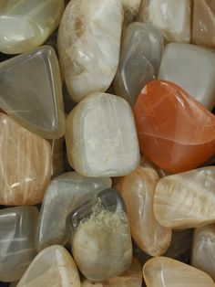 Moonstone Healing Properties, Guide To Crystals, Crystal Vibes, Crystal Aesthetic, Lucky Stone, Pretty Rocks, Wedding Tattoos, Rocks And Gems, Tumbled Stones