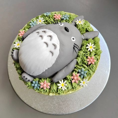 Totoro Cake Ideas, Ghibli Cake Ideas, Totoro Cake Birthday, Totoro Birthday Cake, Studio Ghibli Cake, Ghibli Cake, Matcha Buttercream, Totoro Cake, Anime Cake