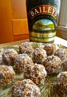 Kahlua Balls, Baileys Recipes, Chocolate Balls, Boozy Desserts, Candy Recipes Homemade, Christmas Candy Recipes, Xmas Food, Think Food, Christmas Snacks