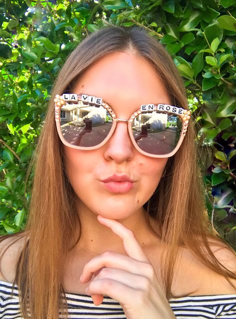 DIY Beaded Sunglasses Tutorial – Selfies & OOTDs Beaded Sunglasses Diy, Sunglasses With Beads, Peacock Birthday Party, Sunglasses Diy, Peacock Birthday, Rose Gold Glasses, Diy Sunglasses, Beaded Sunglasses, Fancy Glasses