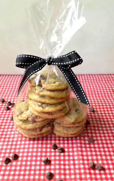 Cookies In A Basket, Cute Way To Package Cookies, Bag Of Cookies, Cornstarch Cookies, Cookie Gift Packaging, Cookie Basket, Cookies Bag, Christmas Cookies Packaging, Cookies Packaging