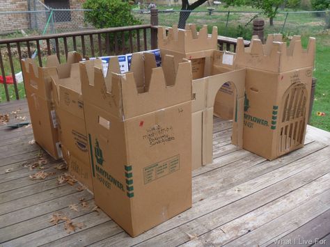 Happy Fort Friday everyone! Our last one in September. Where did this month go? Maybe you could spend your last weekend building a fort! Maybe you’re going to the farm and can make a fort out of hay You can get crafty with the toys you have around the house like this family from Russia!...Read More » Cardboard Box Fort, Cardboard Forts, Cardboard Castle, Kids Forts, Diy Playhouse, Recycling Ideas, Cardboard Box Crafts, Cardboard House, Moving Boxes